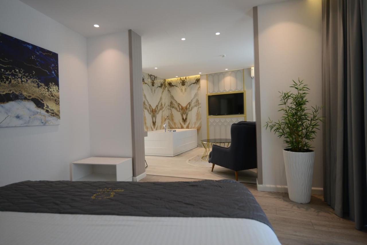 Ebbi Hotel Dhërmi Extérieur photo