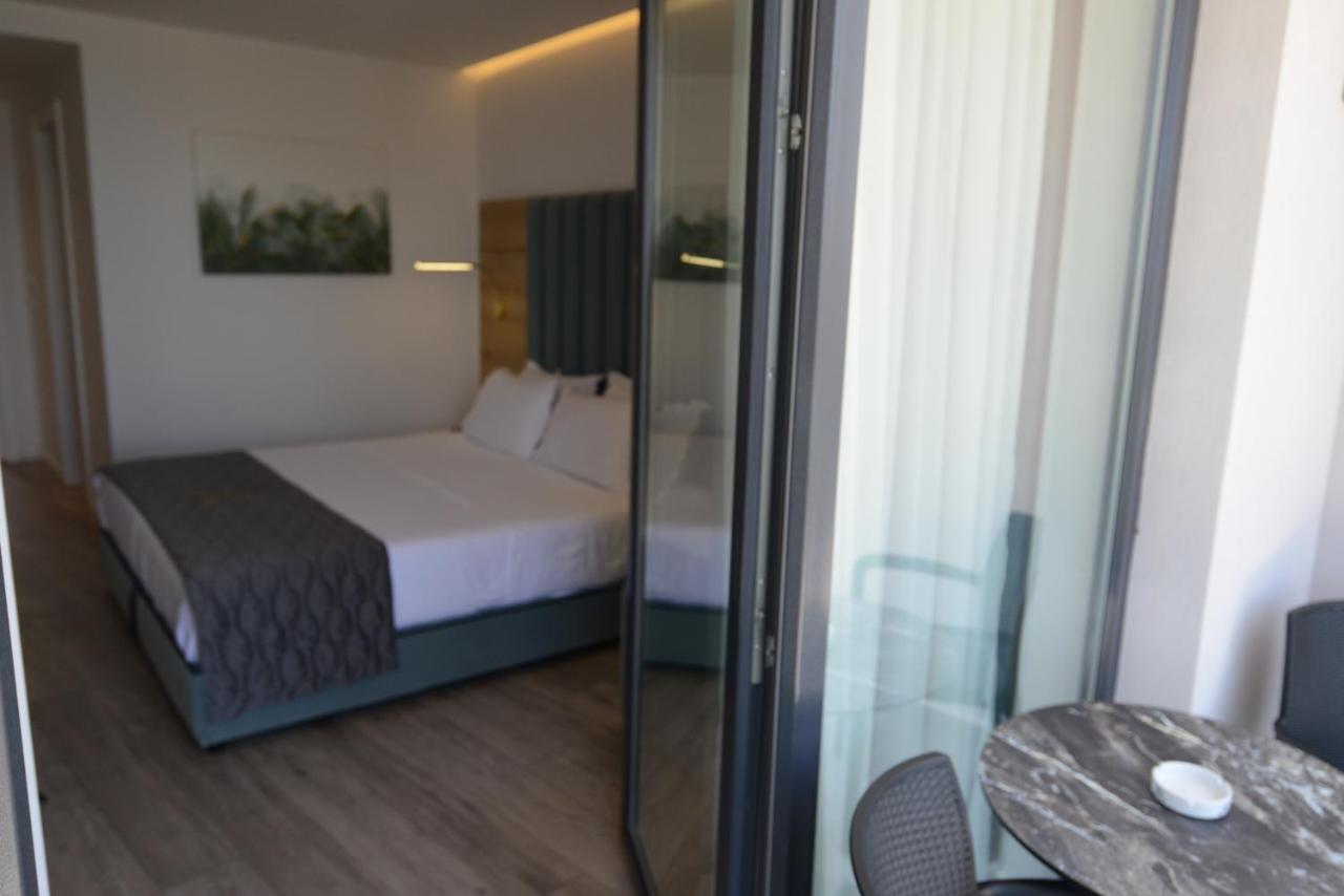 Ebbi Hotel Dhërmi Extérieur photo